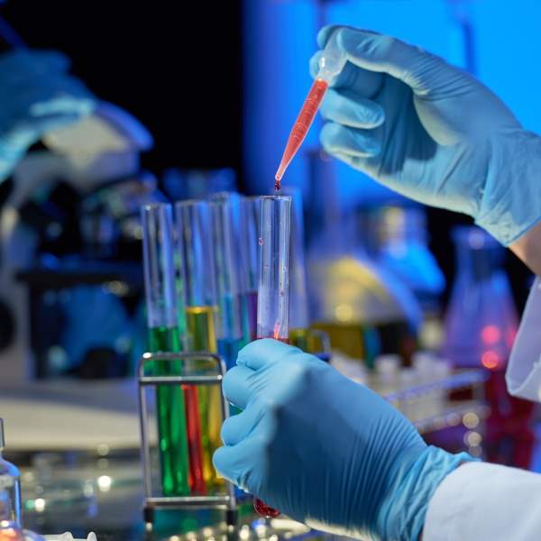 Habilidades duras en prácticas de laboratorio científico y tecnológico - Ernesto Yturralde Worldwide Inc.
